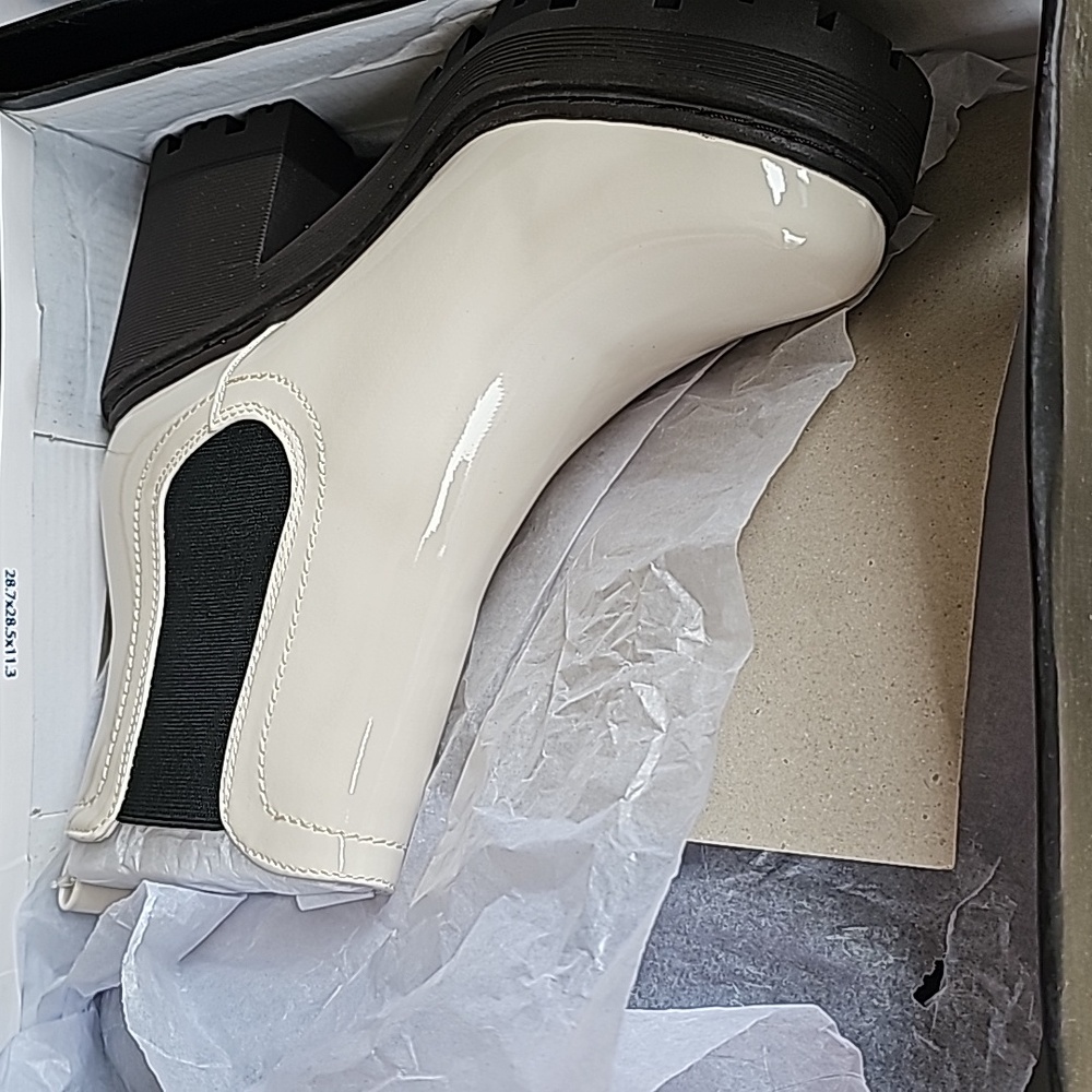 Women boots size 6